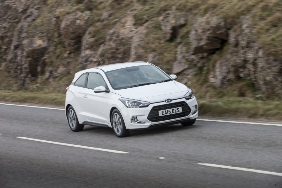  Hyundai i20 Coupe 2015 года  (UK) (фото 12 из 30)